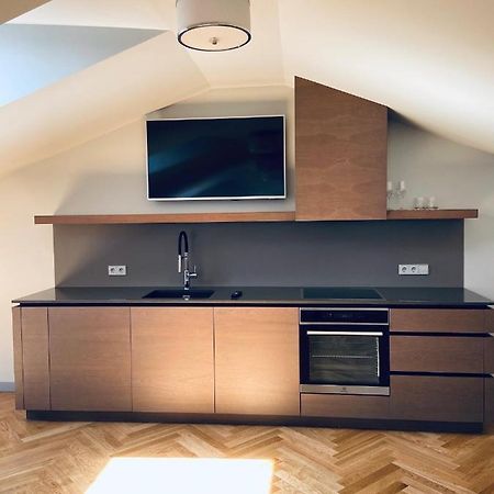 Roze Republikas Apartments Лиепая Экстерьер фото